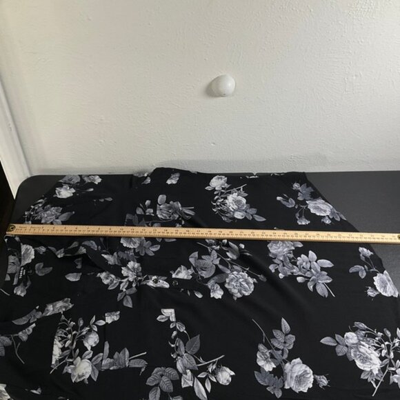 Torrid Harper Plus Size 3x Black Floral Print Roll Tab Sleeve Tunic Blouse Top - Picture 10 of 11